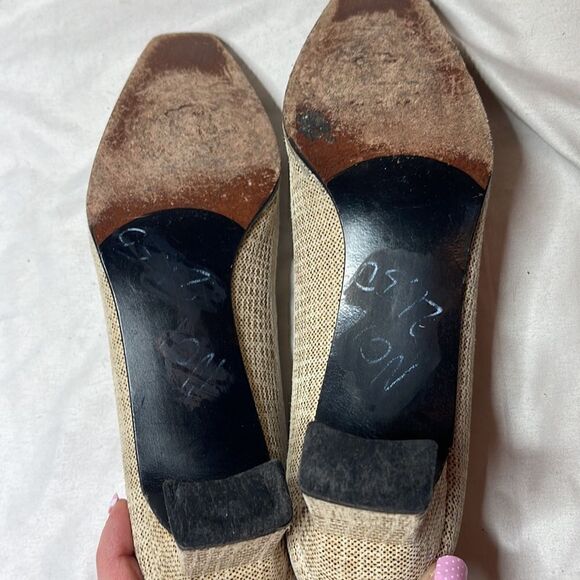 Stuart Weitzman Vintage Gold/Cream Heels. Size 9. - Picture 6 of 7